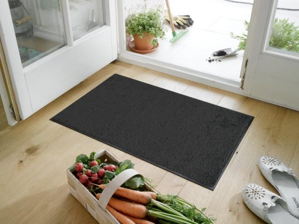 Mørk grå dørmatte-foto